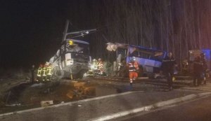 Colisão entre trem e ônibus escolar na França deixa quatro mortos e 19 feridos