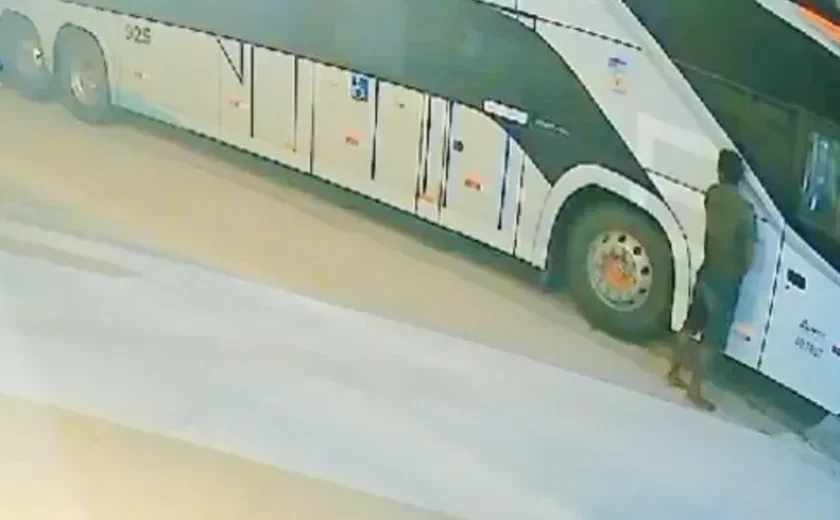 Homem conhecido por furtos em ônibus na orla de Maceió é preso novamente