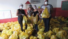 Educação entrega kits de alimentação para alunos da Escola Municipal Barão de Penedo