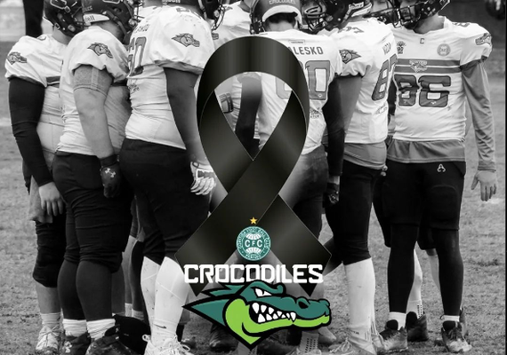 Ônibus com time de futebol americano tomba e deixa 3 mortos