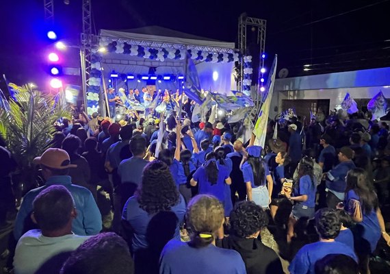 Em Quebrangulo, Manoel Tenório se entusiasma com a forma voluntária e vibrante dos eleitores em torno de seu nome