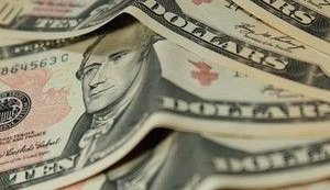 Dólar fica estável ante real com apostas de que juros subirão só em 2018