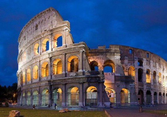 Após queda de 4 metros no Coliseu, dupla de brasileiros fica ferida