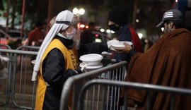 'São mais e mais famílias pedindo': as filas por comida na cidade mais rica do país