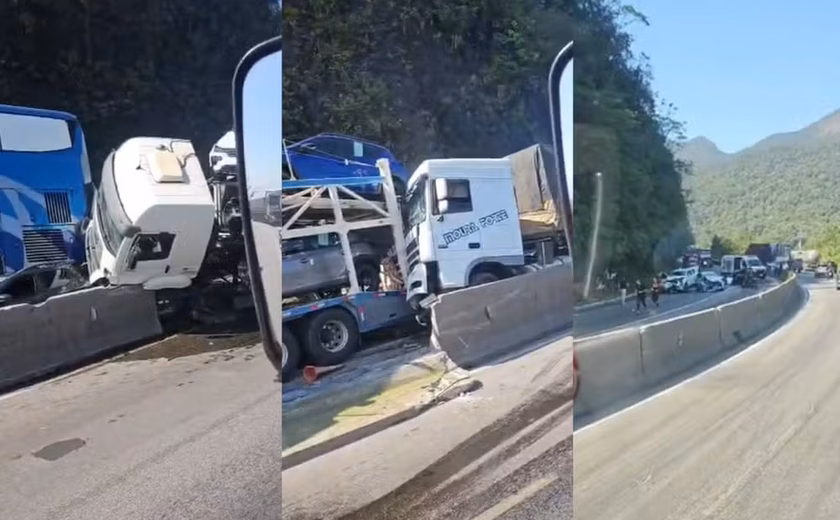 Engavetamento deixa dois mortos e interdita BR-277, no Paraná