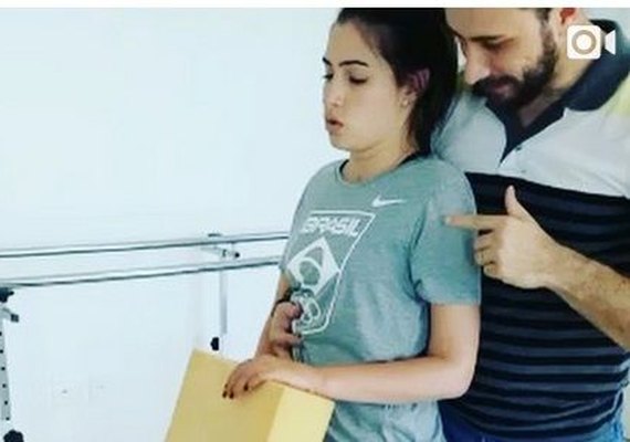 Laís Souza fica em pé pela 1ª vez após acidente que a deixou tetraplégica