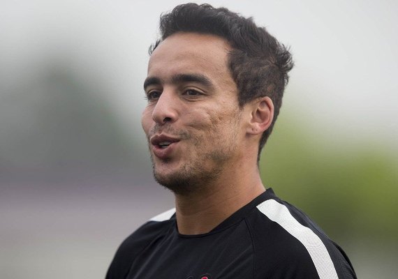 Jadson negocia valores e fica mais perto de retorno ao Corinthians