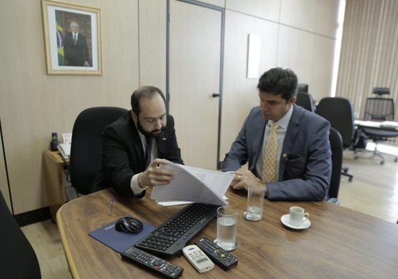 Prefeito Rui Palmeira pede liberação de recursos para Educação em Brasília