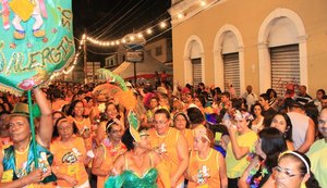 Mais de 100 blocos agitam prévias carnavalescas de Maceió no fim de semana