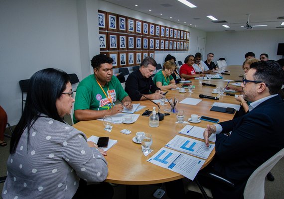 Governo de Alagoas apresenta ao Sinteal propostas de valorização dos servidores da educação