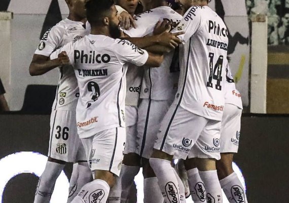 Santos goleia Grêmio e está na semifinal da Libertadores