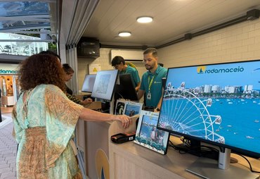 Primeira roda-gigante do Nordeste completa 1 mês de operação oficial e movimenta turismo em Maceió