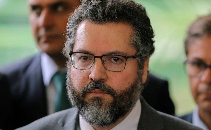 Ernesto Araújo critica globalismo na política externa do Brasil