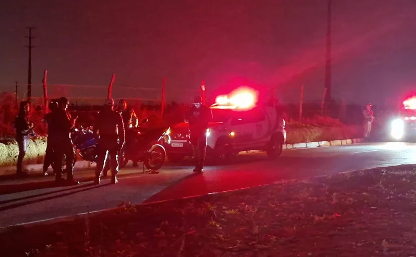 Colisão entre motocicletas deixa três pessoas gravemente feridas em Arapiraca