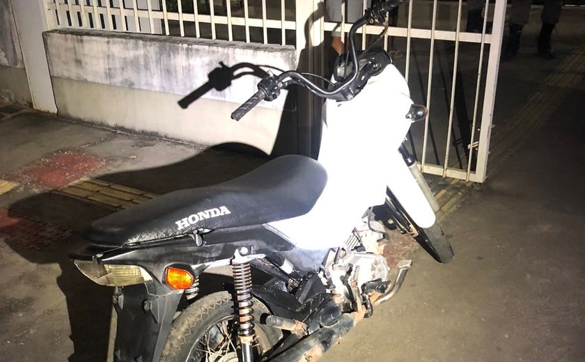 Motocicleta furtada em Campo Alegre é recuperada pela PM em Coruripe