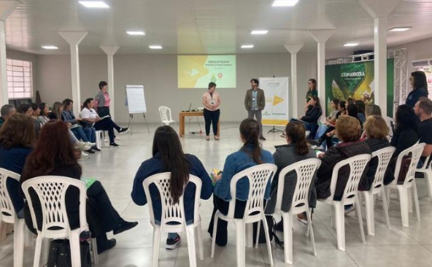 Professores de escolas municipais recebem treinamento do Programa Cooperjovem