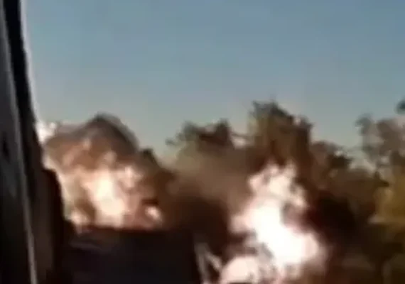 Quatro pessoas morrem em colisão entre carretas seguida de explosão no Sul do Brasil
