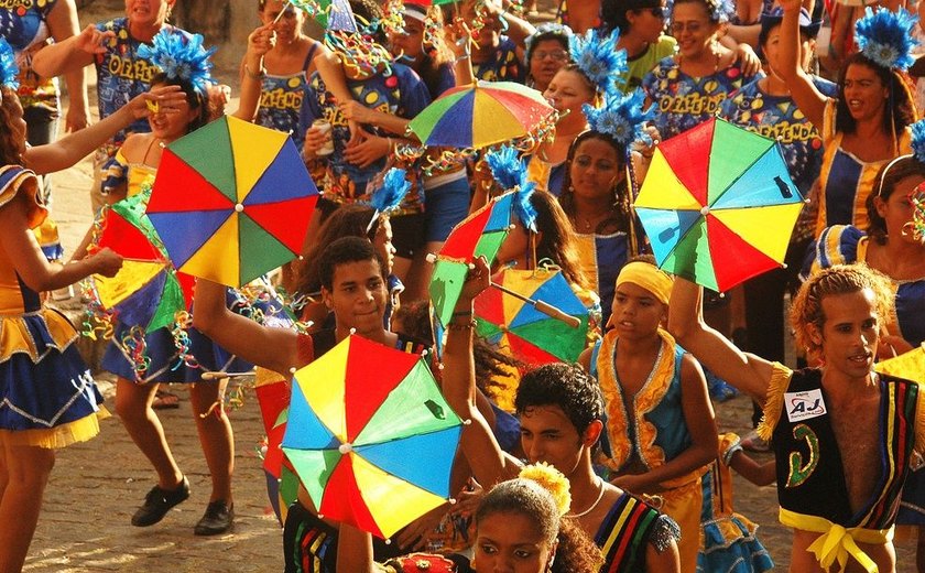 Carnaval do Edécio Lopes abriu as prévias neste domingo