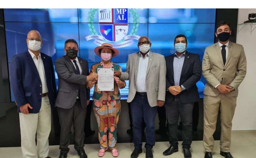 PGJ e Ampal homenageiam deputados que rejeitaram PEC que enfraqueceria atuação do MP