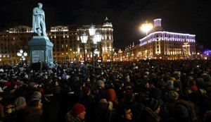 Após incêndio que matou 41 crianças, milhares protestam na Rússia