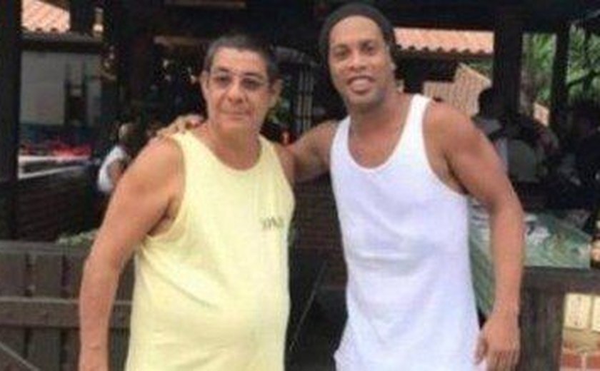 Ronaldinho Gaúcho quer ser cantor e pede conselhos para Zeca Pagodinho