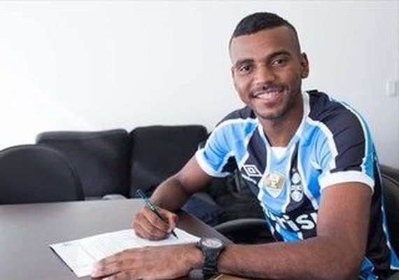 Grêmio oficializa contratação de lateral como terceiro reforço