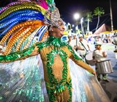 Desfile das escolas de samba encerra o Carnaval de Maceió