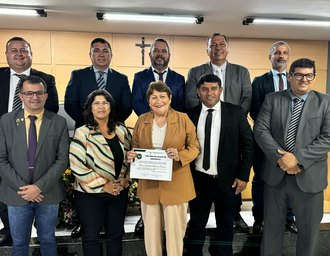 Câmara de Arapiraca concede título de Cidadã Honorária a Cida Bento