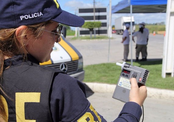 Em Alagoas, PRF flagra sete e prende quatro embriagados durante fim de semana