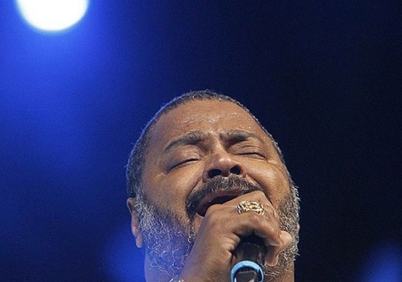 Filho de Arlindo Cruz diz que cantor já responde a sinais