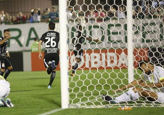 Corinthians é cirúrgico e vence a Chapecoense por 1x0 com gol de Jô