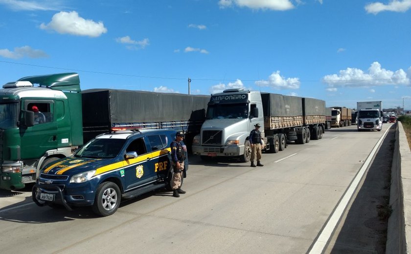 Operação da PRF flagra 170 toneladas de excesso de peso em veículos de carga
