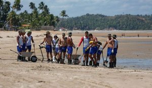 Praias de Alagoas já tiveram 533 toneladas de óleo e areia contaminada retiradas