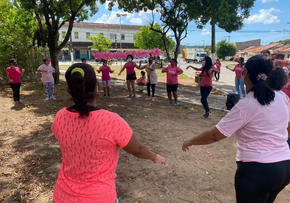 Profissionais de saúde de Fernão Velho realizam evento em alusão ao Outubro Rosa