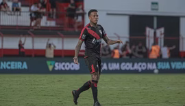 Volante rescinde contrato com Atlético-GO e deve ser jogador do CRB