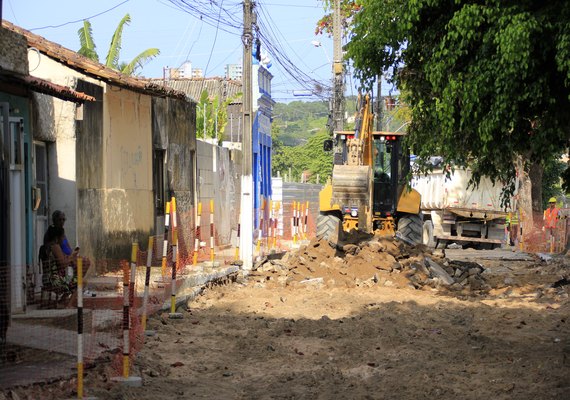 Moradores dos Flexais recebem Rafael Brito e criticam obras da Braskem