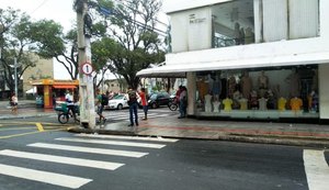 Cruzamento no Centro de Maceió é interditado para evitar aglomeração