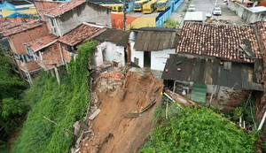 Construção de prédio afeta deslizamentos no Bolão