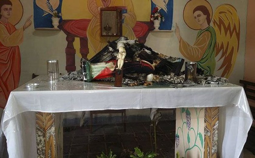Sacrário é violado e imagens queimadas sobre o altar no RN