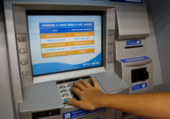 36% dos brasileiros sacaram FGTS para pagar dívidas, aponta SPC