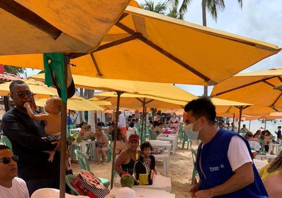 Procon Alagoas autua barracas na Praia do Gunga por cobrar consumação mínima