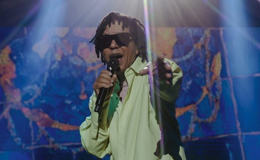 Aos 77 anos, Djavan segue na liderança dos nomes mais ouvidos da Música Popular Brasileira