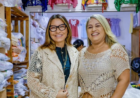 Janja veste peça da estilista Adriana Gomes