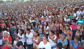 Mais de 40 mil pessoas lotam a Cidade de Maria em comemoração ao Dia das Mães