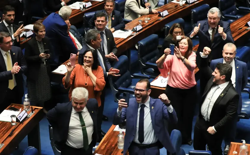 Senado aprova PEC que limita decisões individuais de ministros do STF
