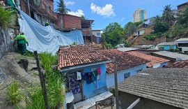 Proteção de encostas com lonas chega a 27 bairros de Maceió