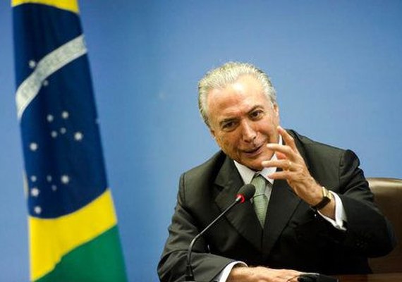 Michel Temer almoça com ministros e relator de voto contrário a denúncia