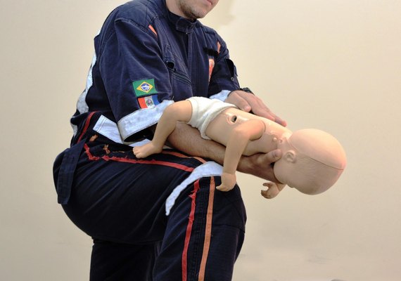 Veja os cuidados para evitar engasgos domésticos durante as férias