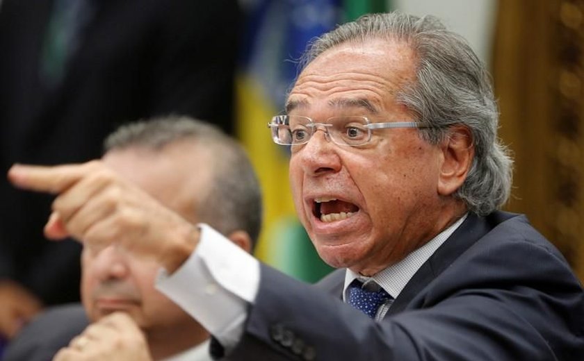 Petrobras é independente para definir preços, diz Paulo Guedes