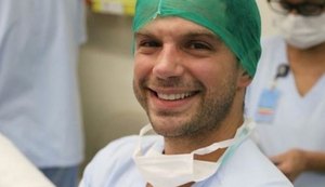 Noivo de Sabrina Sato publica 1ª foto da filha: “24 horas de luta”